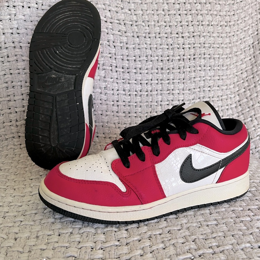 Nike Air Jordan 1 Low GS 'Rush Pink' 2018  554723-600  Youth Size 6.5Y